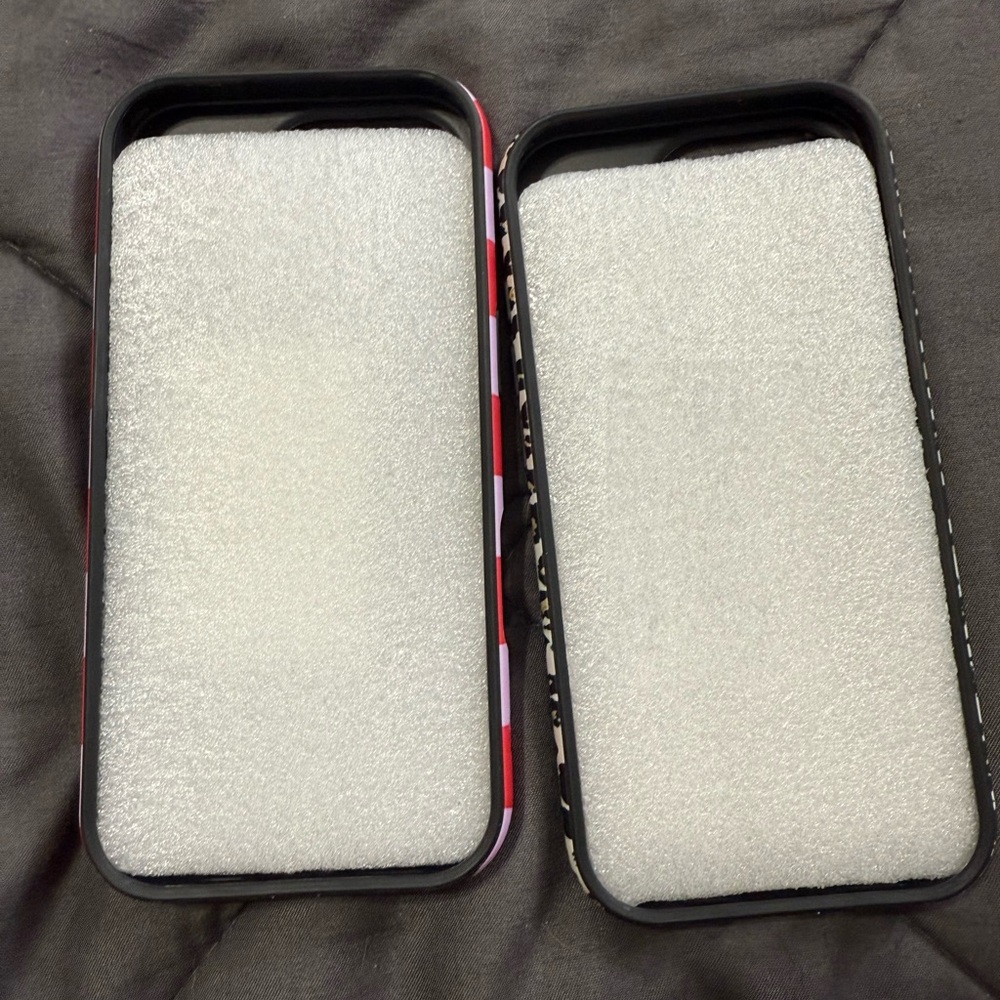 Stylish Red Checkered and Leopard Print Phone Cases iPhone 16 pro - Picture 3 of 3